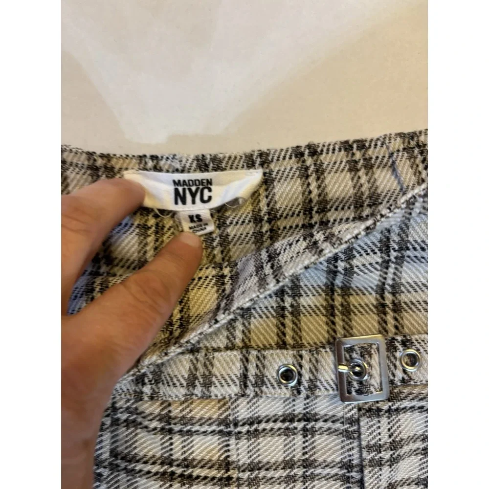 Madden NYC Sz  Xs Wmn Pleated Plaid Mini Skort Beige‎ Brown